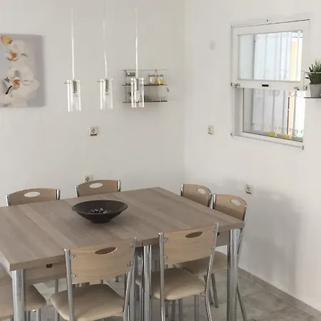 Anja Kusadası
